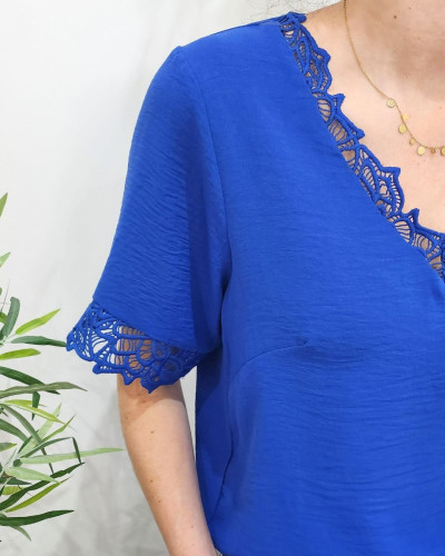 Blouse femme bleu roi manches et col brodés Tylia