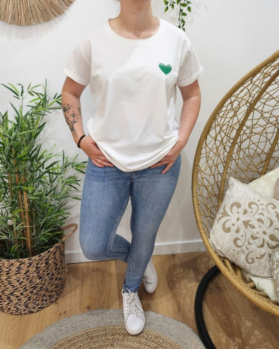 T-Shirt blanc broderie coeur dégradé vert