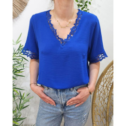 Blouse femme bleu roi manches et col brodés Tylia